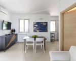ferienhaus-stella-maris-kleiner-esstisch.jpg