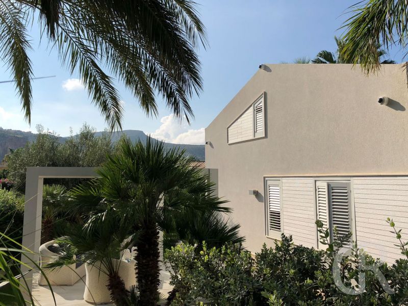 ferienhaus-villa-bellini-blick-auf-das-haus.jpg