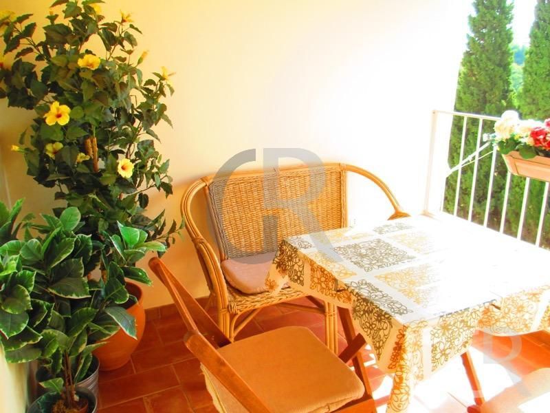 ferienwohnung-anita-ueberdachter-balkon-in-der-dritten-etage.jpg