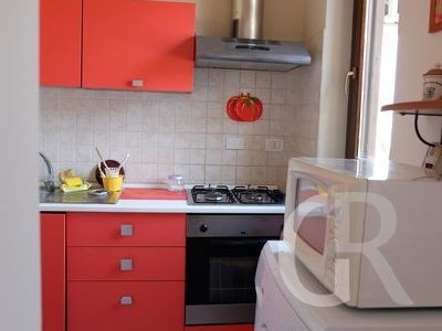 ferienwohnung-antonio-blick-vom-flur-in-die-kueche.JPG