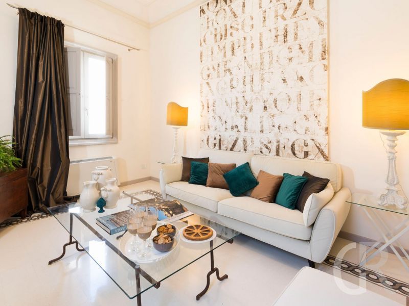 ferienwohnung-dimora-wohnzimmer-mit-sitzplatz.jpg