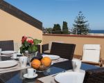 ferienwohnung-gioacchino-gedeckter-terrassentisch.jpg