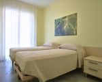 ferienwohnung-pistacchio-schlafzimmer-mit-zugang-zum-balkon.jpg