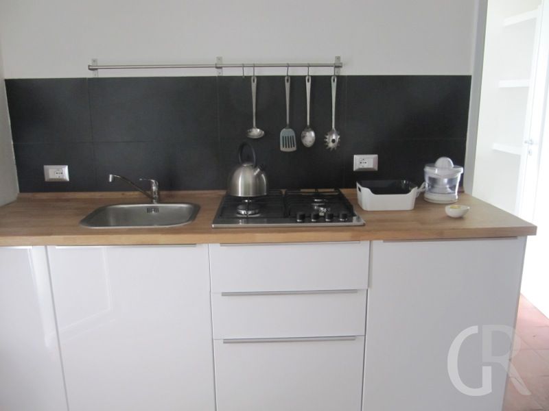 ferienwohnung-valencia-kuechenzeile.JPG
