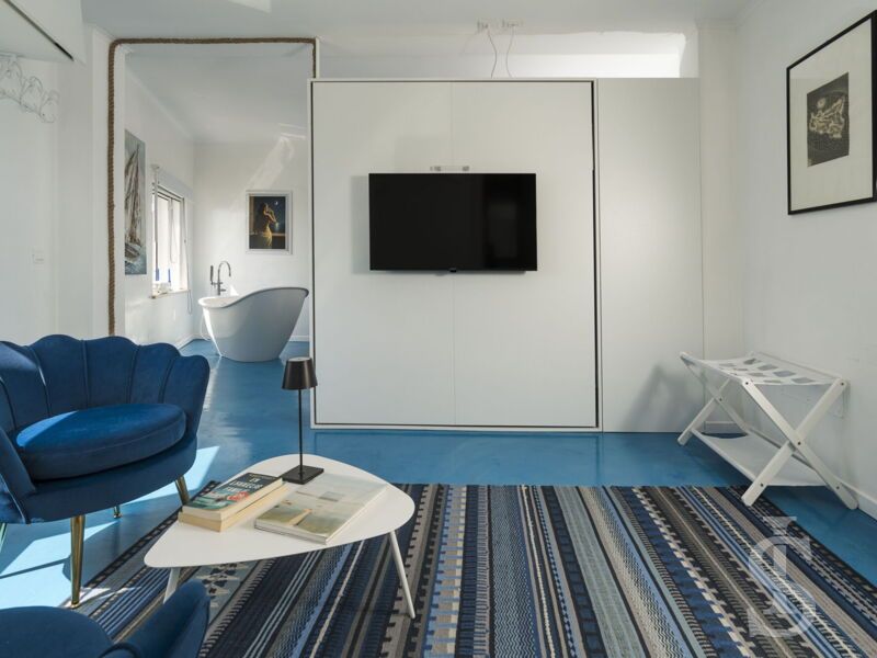 montalbano-suite-blick-zur-freistehenden-badewanne-und-schlafzimmer.jpg