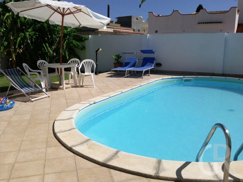 pool-mit-sonnenterrasse.jpg
