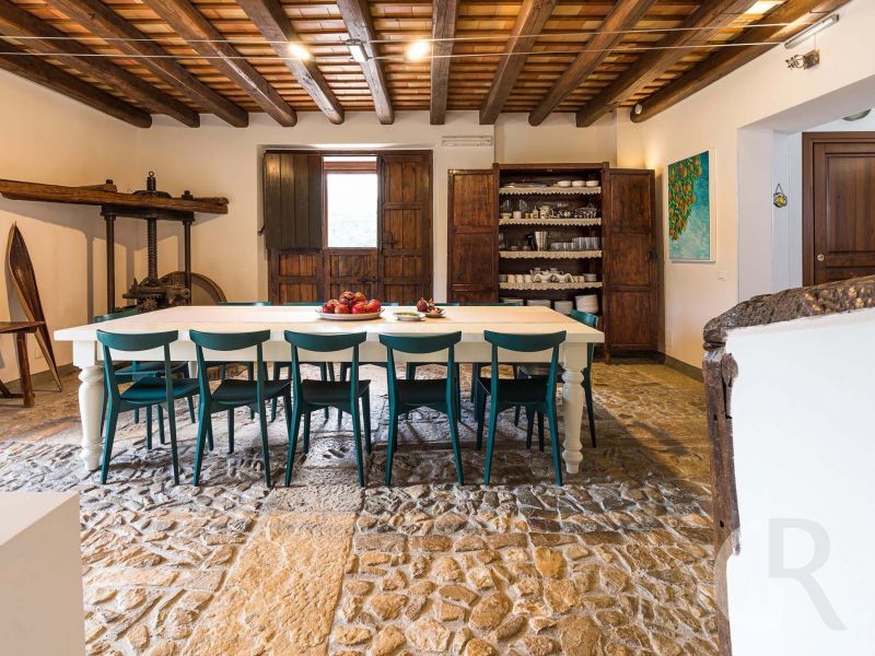 villa-ager-costa-grosser-esstisch.jpg
