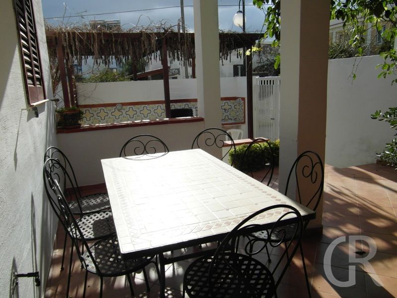 villa-al-mare-esstisch-auf-der-terrasse.JPG