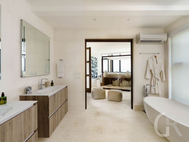 villa-angelina-bad-mkit-wanne.jpg
