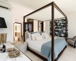 villa-angelina-grosses-bett-im-schlafbereich.jpg