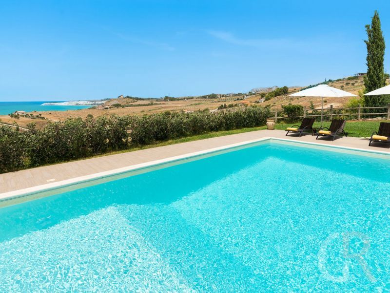 villa-anthea-pool-mit-meerblick.jpg