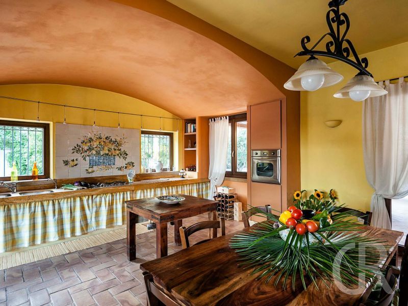 villa-arangea-grosses-kueche-mit-esstisch.jpg