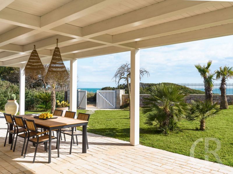 villa-azuela-garten-mit-terrasse.jpg