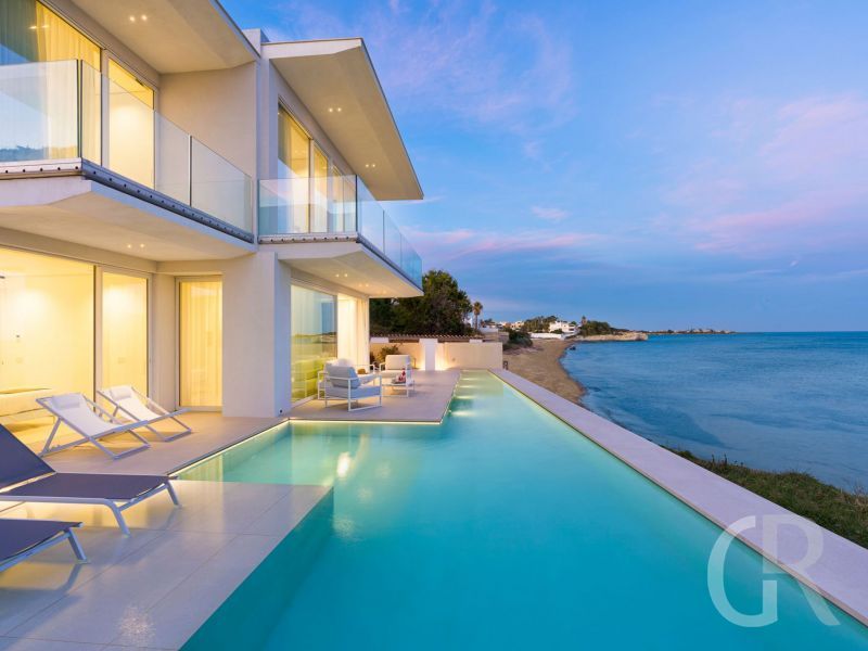 villa-bedda-matri-pool-am-abend.jpg