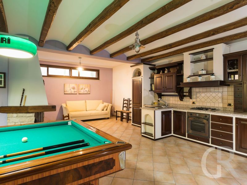 villa-cielo-kueche-mit-billard.jpg