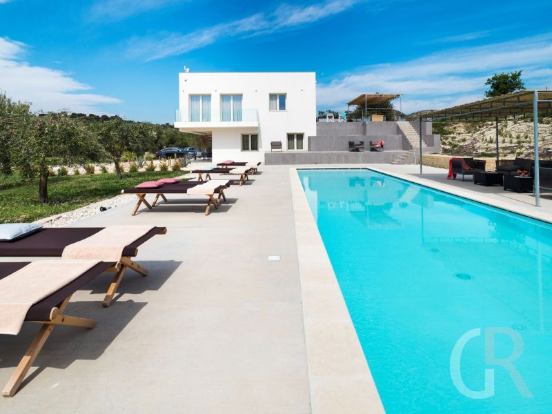 villa-contrada-langer-pool.jpg