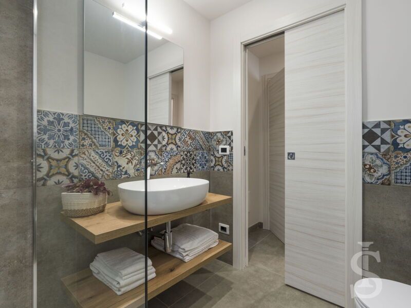 villa-dimora-bufalefi-badezimmer-ansicht-waschbecken.jpg