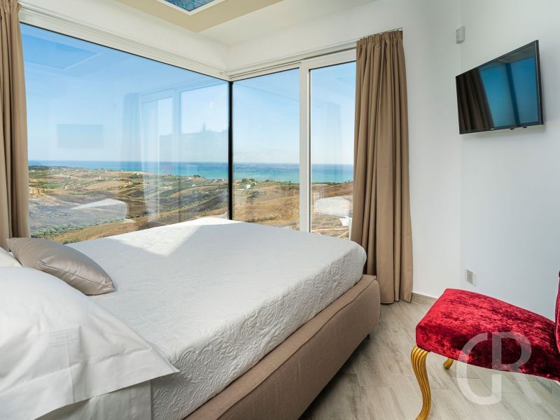 villa-domizia-ausblick-vom-schlafzimmer.jpg