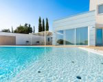 villa-domizia-villa-und-pool.jpg