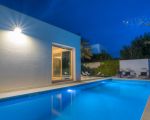 villa-federica-mit-pool-am-abend.jpg