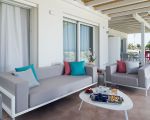 villa-fico-ueberdachte-terrasse-mit-sofa.jpg