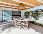 villa-flora-pergola-mit-esstisch.jpg