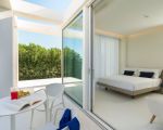 villa-gadir-schlafbereich-mit-zugang-ins-freie.jpg
