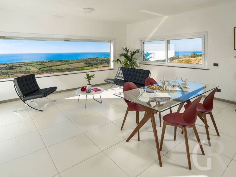 villa-giglio-di-mare-esszimer-mit-meerblick.jpg