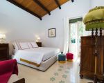 villa-gira-sole-helles-grosses-schlafzimmer.jpg