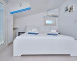villa-ibla-grosses-weisses-bett.jpg