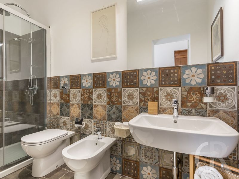 villa-la-forma-badezimmer-mit-dusche.jpg