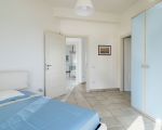 villa-la-plage-blaues-doppelbett.jpg