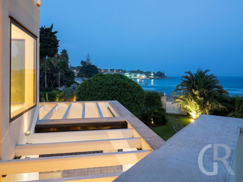 villa-la-plage-blick-am-abend-auf-das-meer.jpg
