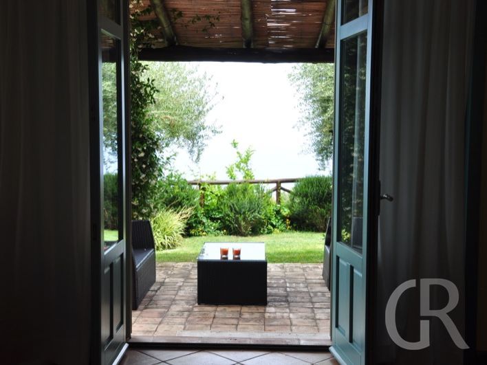 villa-laura-blick-in-den-garten-und-auf-die-hintere-terrasse.JPG