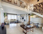 villa-lumia-wohnraum-mit-treppe.jpg