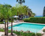 villa-maddalena-pool-mit-blick-auf-das-meer.jpg
