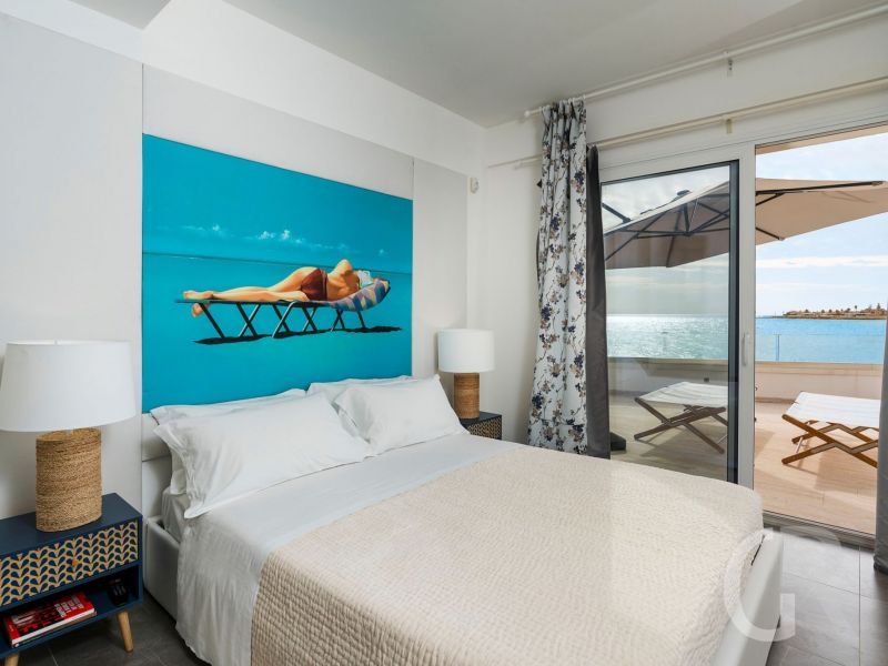 villa-mare-dentro-grosses-schlafzimmer.jpg