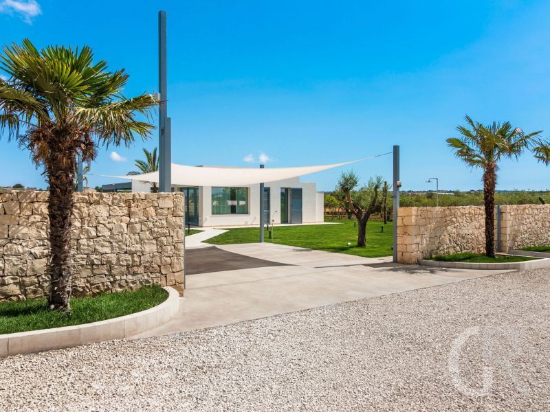 villa-mia-einfahrt-zur-villa.jpg