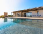 villa-passo-salina-blick-auf-pool-und-villa.jpg