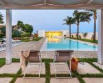 villa-pietra-del-sole-blick-auf-den-pool.jpg