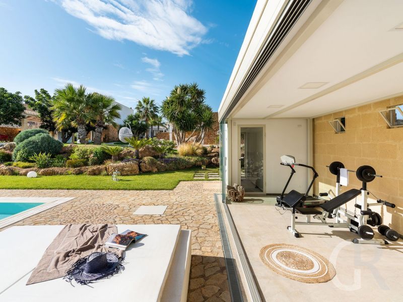 villa-pietra-del-sole-schwimmbad-mit-terrasse.jpg