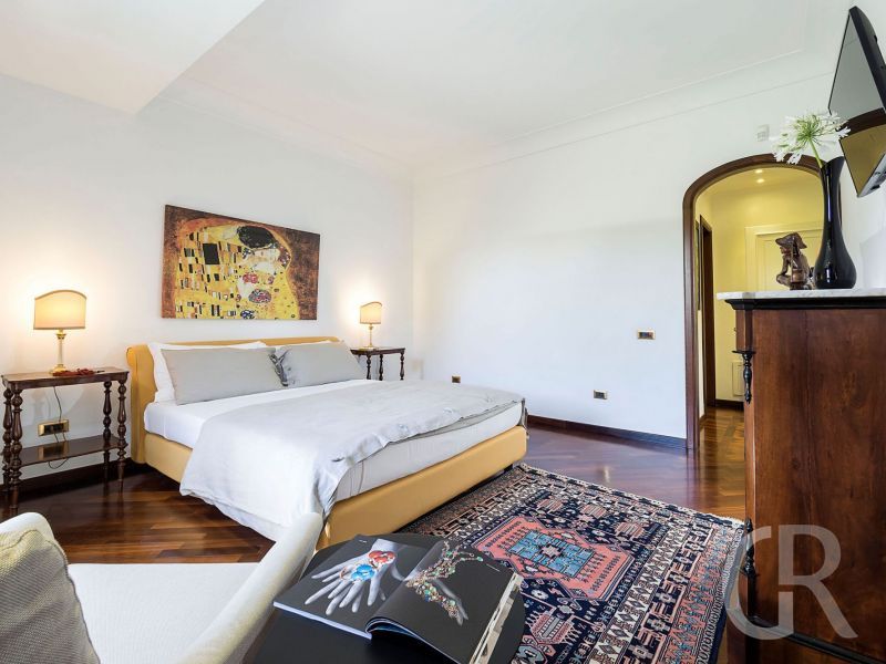 villa-profumo-grosses-schlafzimmer.jpg
