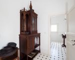villa-ritrovato-antiker-schrank.jpg
