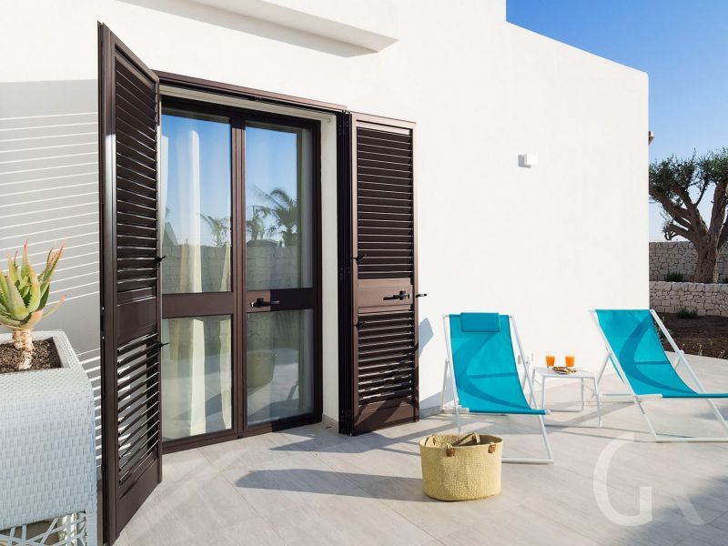 villa-rosmarino-sonnenliegen.jpg