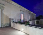 villa-scifazzo-balkon-am-abend.jpg