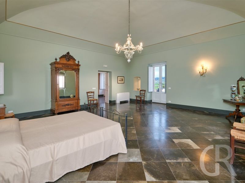 villa-scifazzo-doppelzimmer-mit-schrank.jpg