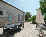 villa-scifazzo-terrasse-im-garten.jpg
