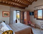 villa-tangi-schlafzimmer-mit-bett.jpg