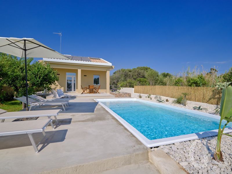 villa-teti-pool.jpg
