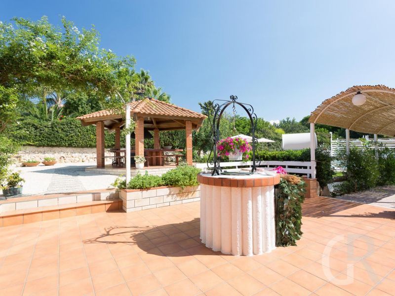 villa-timparosa-gartenanlage.jpg